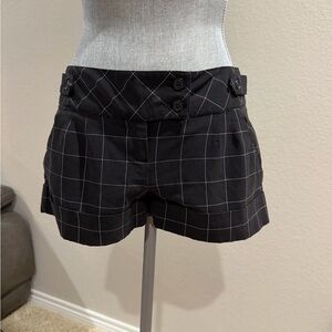 Authentic Guess Jean's size 26 dress shorts black